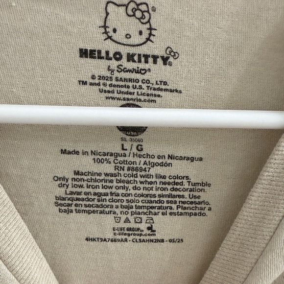 Hello Kitty Beige Oversized T-Shirt - Picture 3 of 4